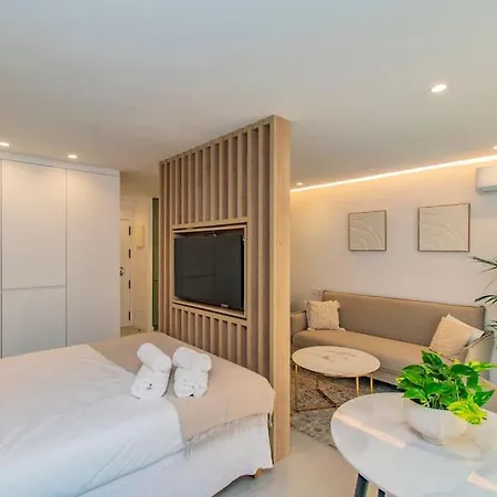 Apartment & Center *