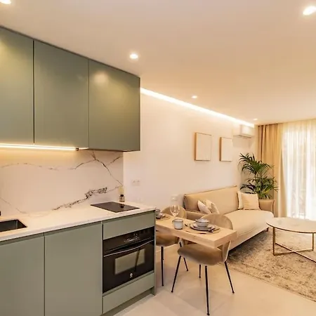 Apartment & Center *